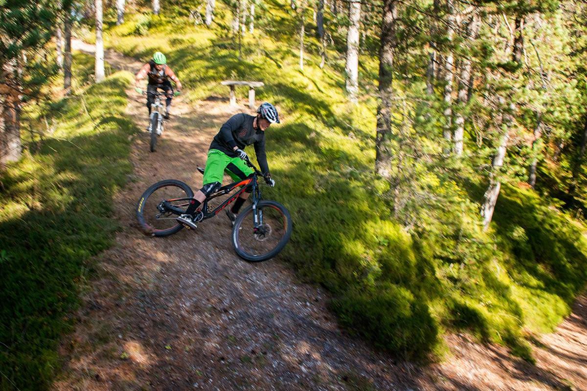 Bikeski Family Hotel, B&B, Apartaments, Rooms Mezica Exteriör bild