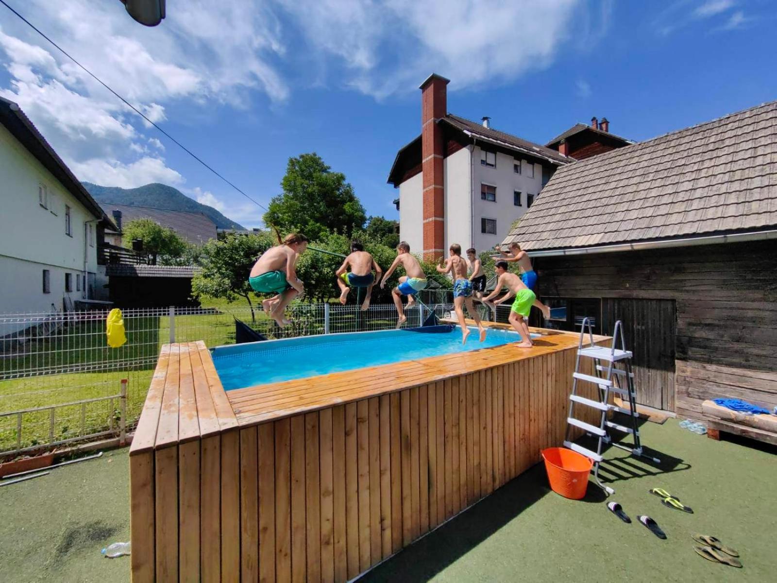 Bikeski Family Hotel, B&B, Apartaments, Rooms Mezica Exteriör bild